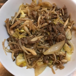 キャベツとキノコたっぷり！牛肉の焼肉風炒め